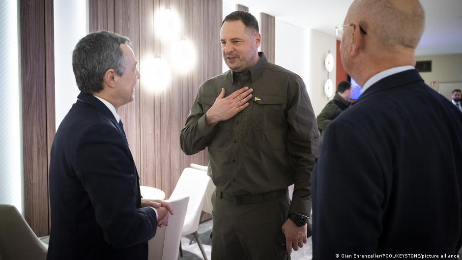 Kyiv pushes Ukraine peace plan in Davos – DW – 01/14/2024
