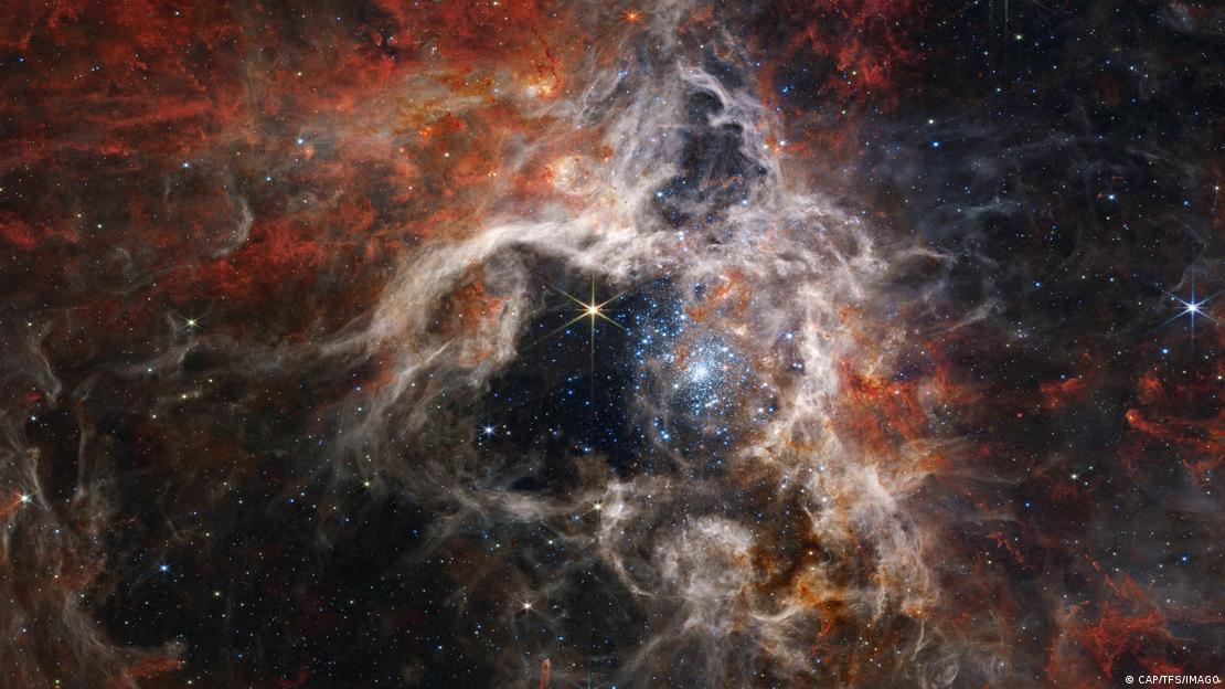 El sistema binario VFTS 243 en la Gran Nube de Magallanes desafía la teoría convencional de supernovas.