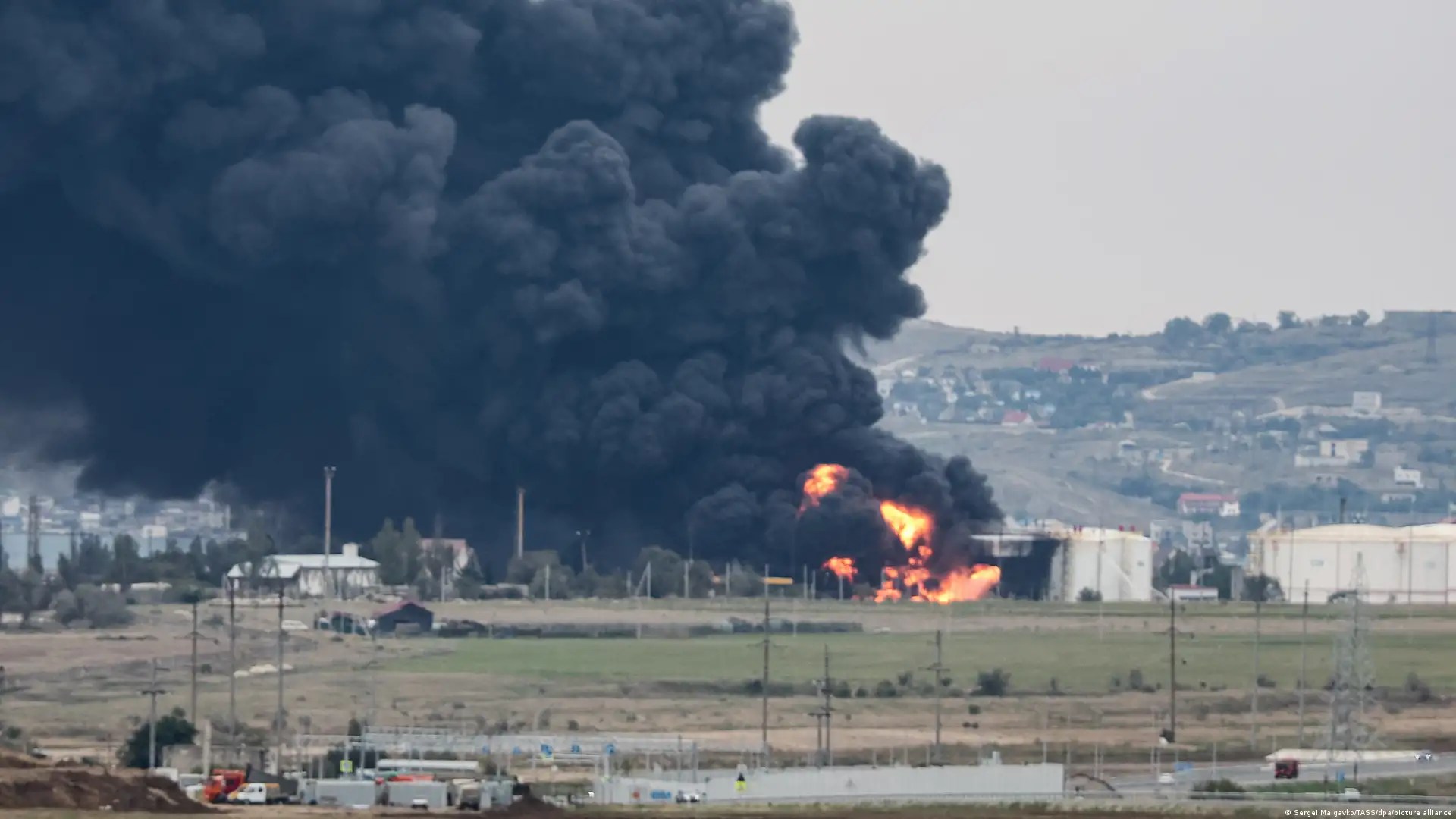 Evacúan a más de mil personas por incendio en Crimea – DW – 08/10/2024