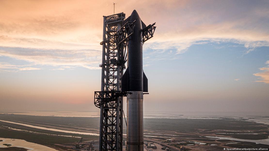 El cohete Starship de SpaceX ha realizado ocho vuelos, aunque ha enfrentado desafíos técnicos como explosiones en la etapa superior.