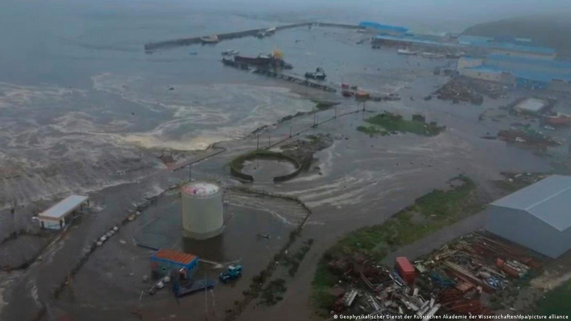 Imagen de un vídeo publicado por el Servicio Geofísico de la Academia de Ciencias de Rusia muestra las consecuencias del tsunami que azotó la región costera de Severo-Kurilsk, en la isla Paramushir de las Islas Kuriles.