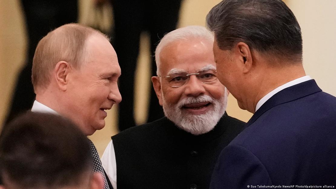 El presidente ruso, Vladimir Putin (izqda.), el premier indio, Narendra Modi (centro), y el presidente chino, Xi Jinping (dcha.), en la cumbre de la OCS. El presidente ruso, Vladimir Putin (izqda.), el premier indio, Narendra Modi (centro), y el presidente chino, Xi Jinping (dcha.), en la cumbre de la OCS.