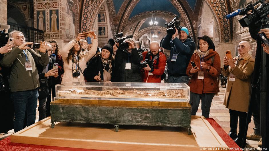 Unveiling the Remains of St. Francis: A Rare Public Display in Assisi (2026)