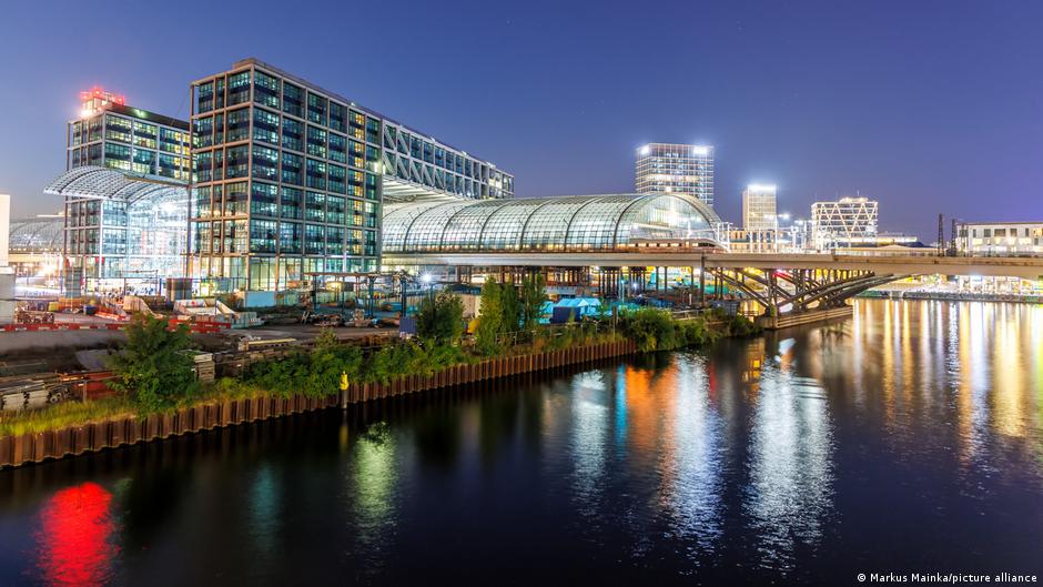 Berlin Hauptbahnhof: A Symbol of Reunification and Modern Transportation (2026)