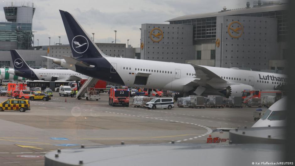 Lufthansa Plane's Nose Gear Collapses at Frankfurt Airport (2026)