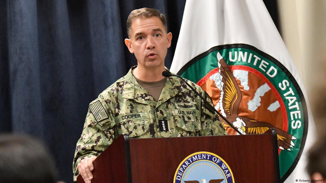 El comandante del CENTCOM, Brad Cooper, en una conferencia de prensa en Tampa, Florida.