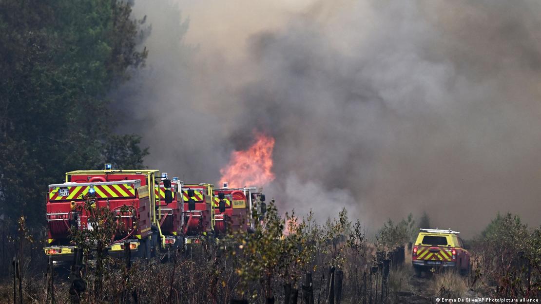 Camión de bomberos, fuego y humo. Camión de bomberos, fuego y humo.