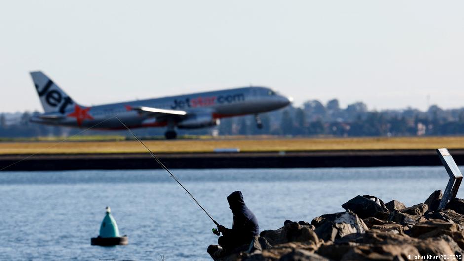 2 planes almost collide on Sydney Airport tarmac