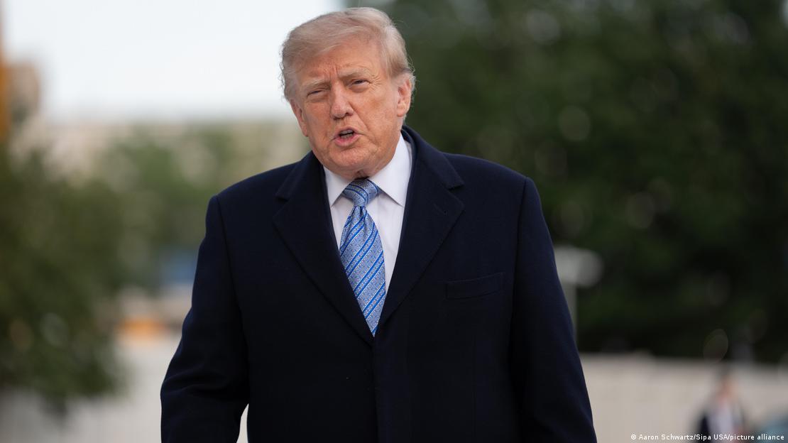 Donald Trump habla al llegar a la Casa Blanca.