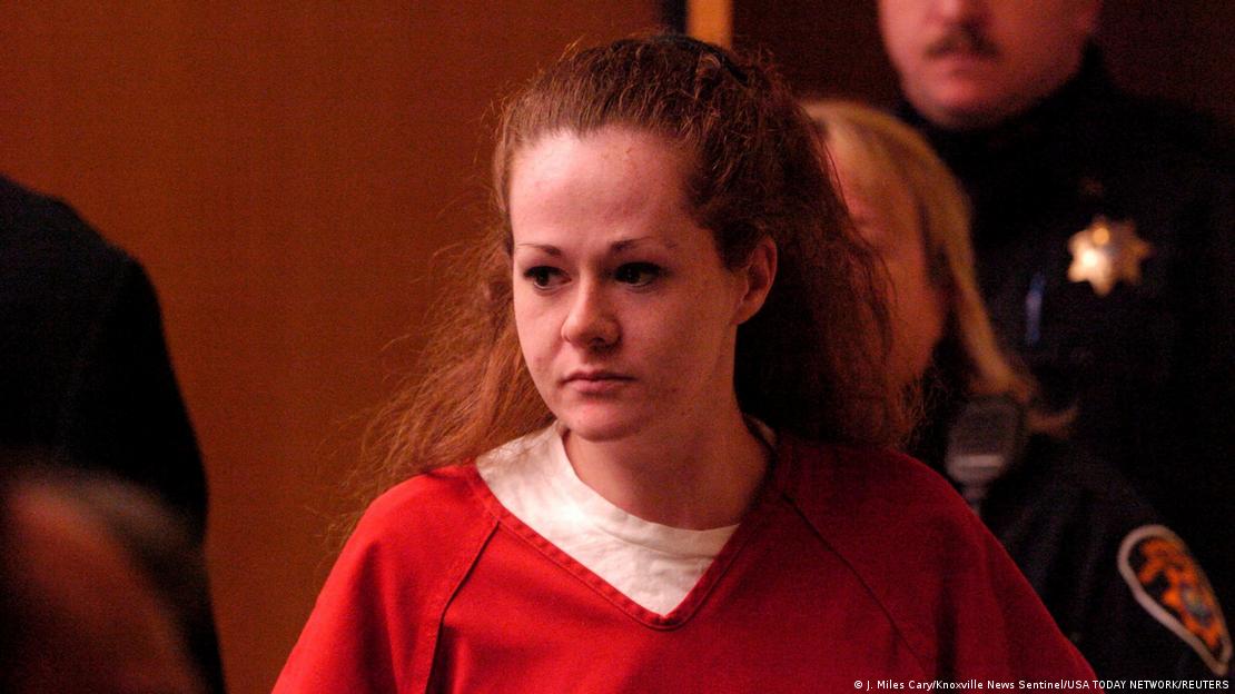 La reclusa Christa Pike tras una audiencia en la Corte Criminal de Knox County, en Tennessee. (2007).