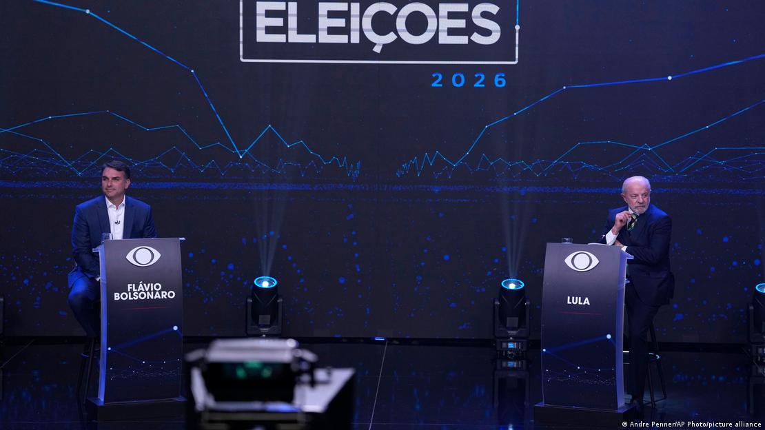 Flavio Bolsonaro, que ganó la primera vuelta con el 47 % de los votos, y Luiz Inácio Lula da Silva, que obtuvo un poco más del 45 %, trataron de desmontar la imagen de su rival y de ganar simpatías entre el electorado indeciso y el más del 20 % que se abstuvo de votar en primera vuelta.  (18.10.2026)