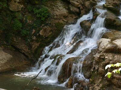 Picture В ближайших окрестностях каверзинские, кесухские и аюкские водопады, богатырские пещеры, урочище поднависла и просто живописные поляны для пикника вдоль реки . Ayukskij Vodopad Mo Gorod Goryachij Klyuch Krasnodarskij Kraj Rossiya Mesto Na Karte Esosedi
