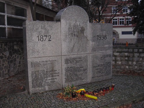 Pomnik na miejscu synagogi