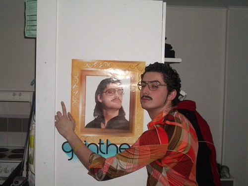 Günther y su fiel seguidor posando para cámara