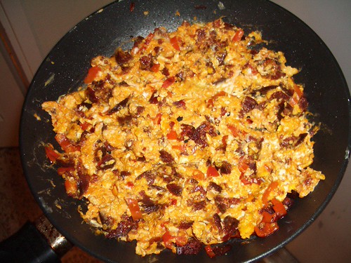 Revuelto de chorizo y chile