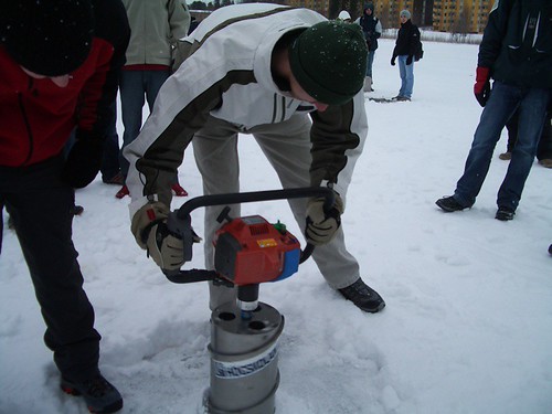 Más Michi agujereando...