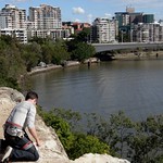 Kangaroo Point apartments and the Brisbane River Queensland. A great place for rock climbing and absailing?