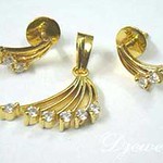 Natural Diamond Ladies Pendant Set