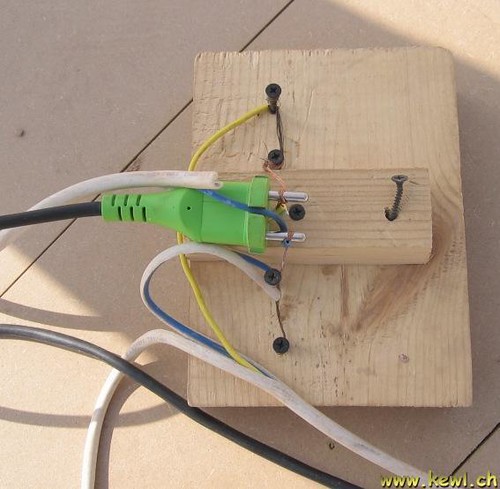 Kuriose Elektroinstallation fantasievolle Steckdose
