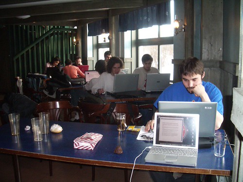 9 de los nuestros currando en el Kåren