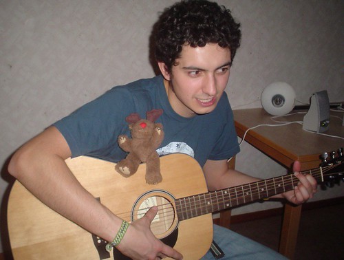 Yo tocando la guitarra con kron