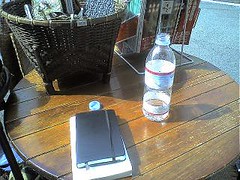 お店の前で休憩