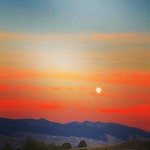 Super harvest blood moon. #moon #supermoon #skyporn #skylovers #sunset #idaho #idahome #sky_sultans #skypainters #sky_captures #instagood #instadaily #igdaily ##ig_nature #ig_nature #ig_sunset #nature #naturelovers #mountains #neverstopexploring #explore