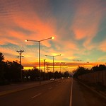 The sun goes snatching away the color of all - El sol se va arrebatando el color de todo #sun #sol #skylovers #sky #cielo #dusk #atardecer #ocaso #avenue #avenida #blue #azul #amarillo #yellow #SanJuan #calle5