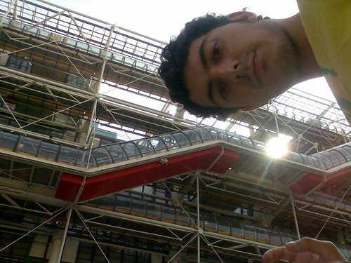 Yo frente al centro Pompidou