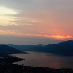 Lago , armoniosa serenit&agrave; nulla ve scritto sulla piatta superfice , se non l pensieri sognanti di chi lo guarda .......... I. Z.