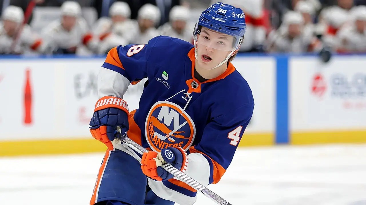 Isles Matthew Schaefer annihilates Calder Trophy field, rookie wins award unanimously (2026)