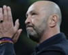 Zenga applaude i tifosi dell'Inter