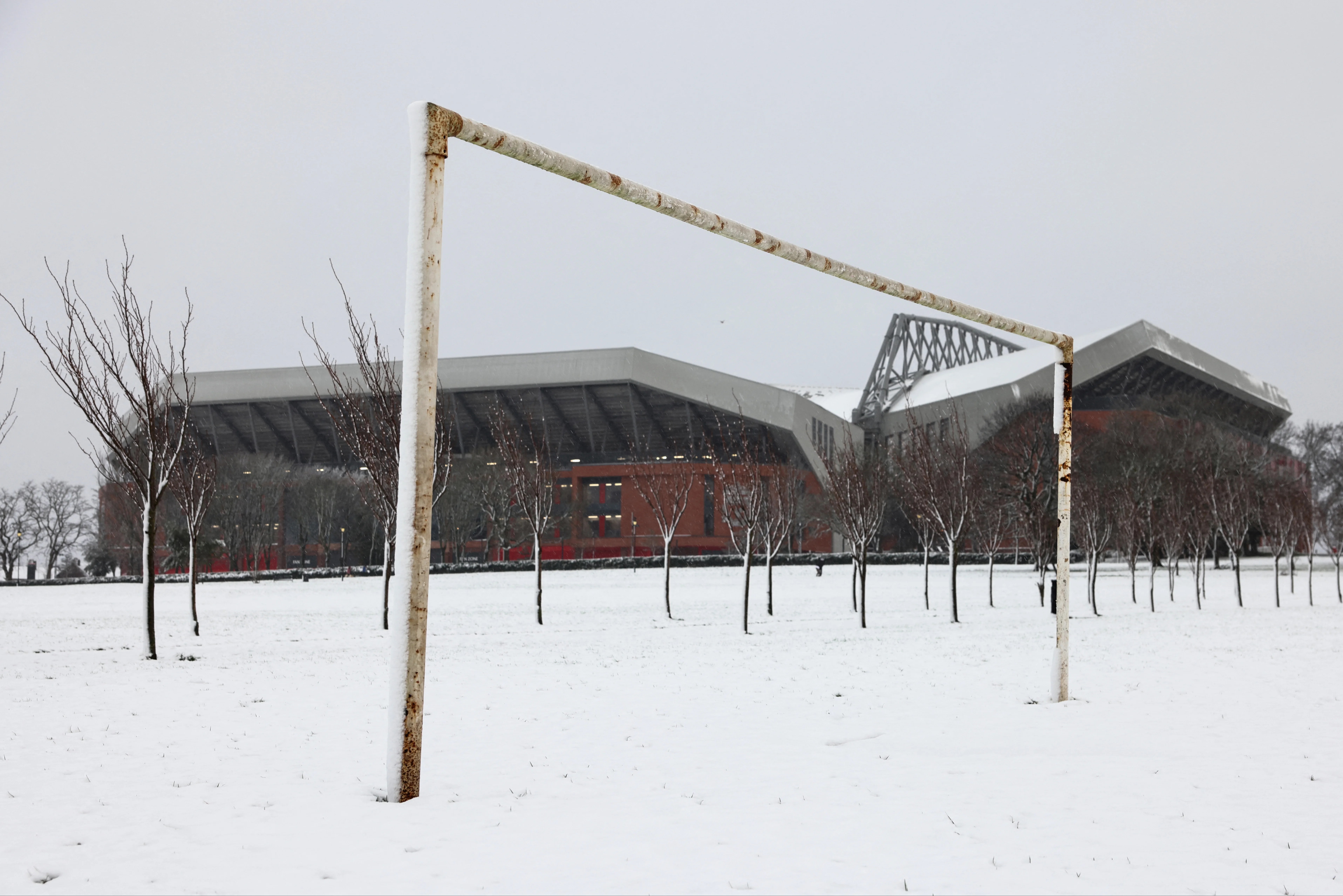 Liverpool-Man Utd goes ahead at Anfield after safety meetings due to heavy snow