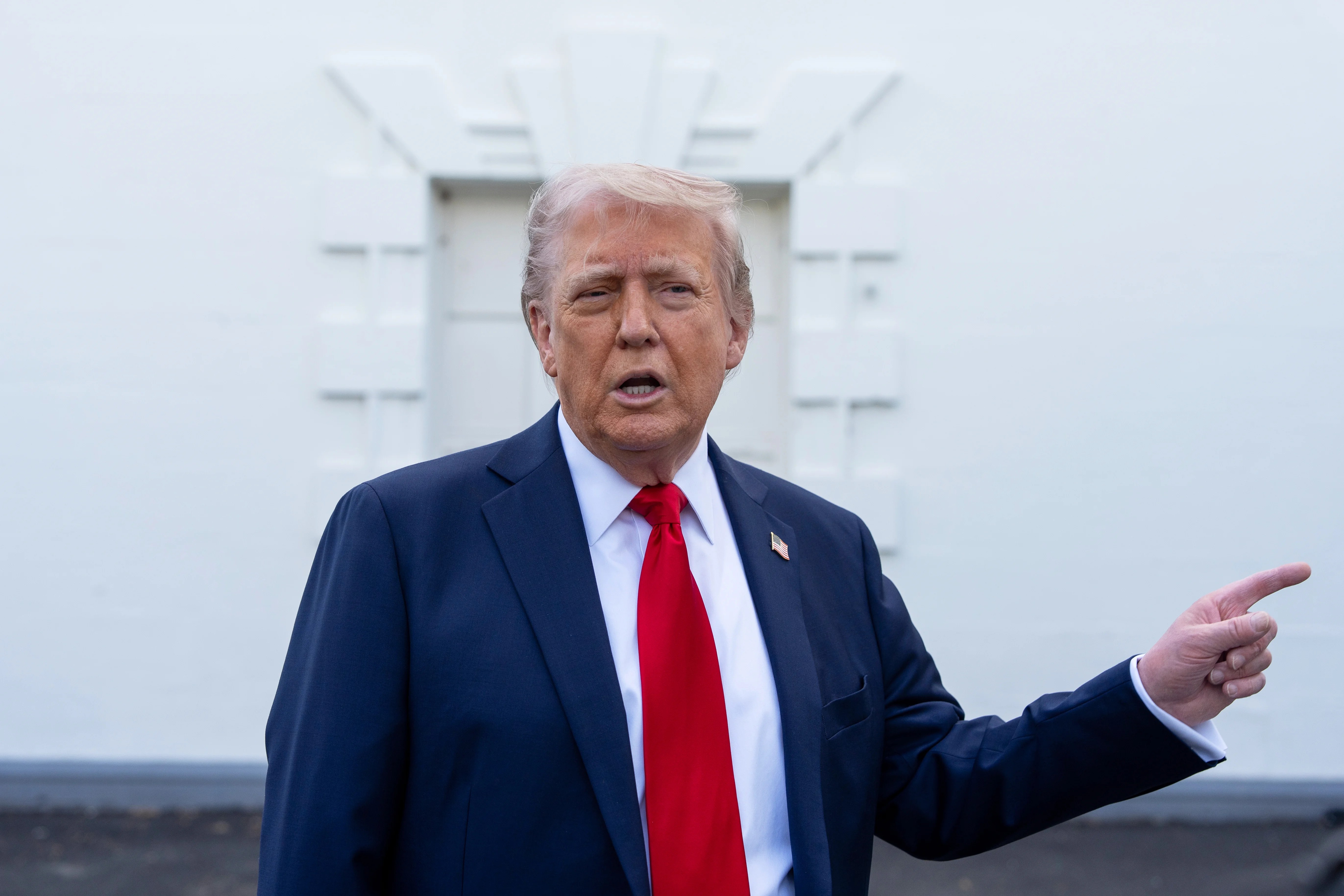 Trump slates Ukraine for not ceding land to Putin as he warns Zelensky to accept peace deal