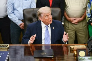 man s belly button next to trump during oval office announcement steals the show on social media
