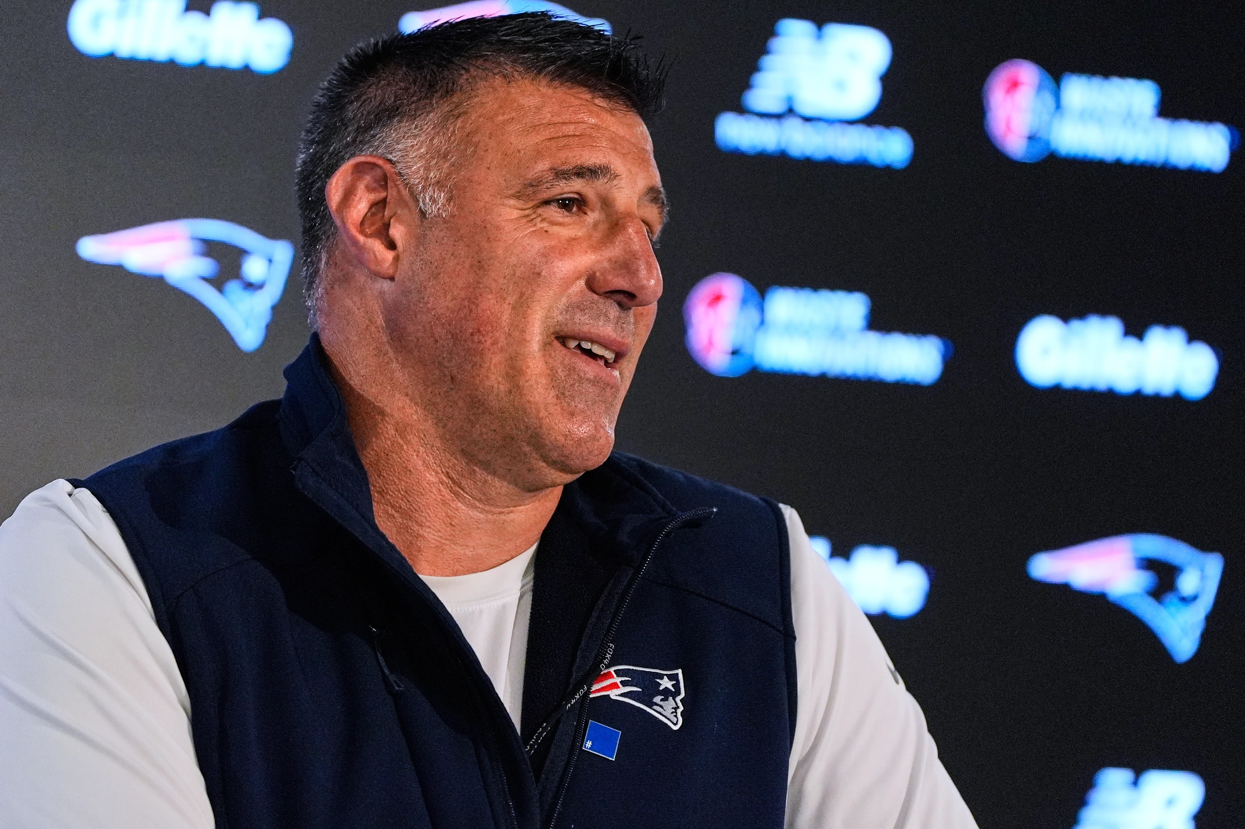 Mike Vrabel makes rare statement about his wife amid Dianna Russini scandal