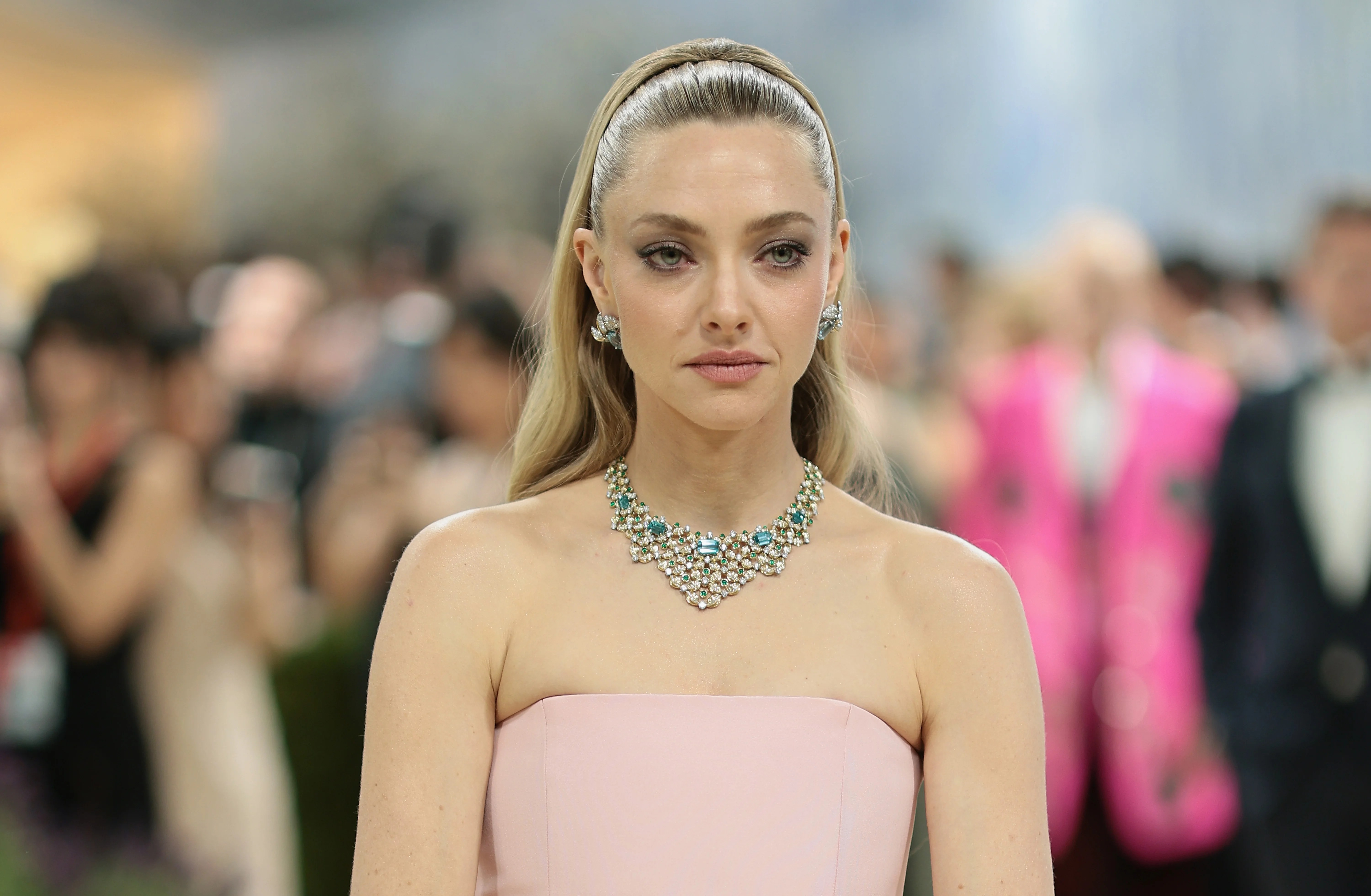 Amanda Seyfried's Shocking Experience: Death Threats and Backlash (2026)