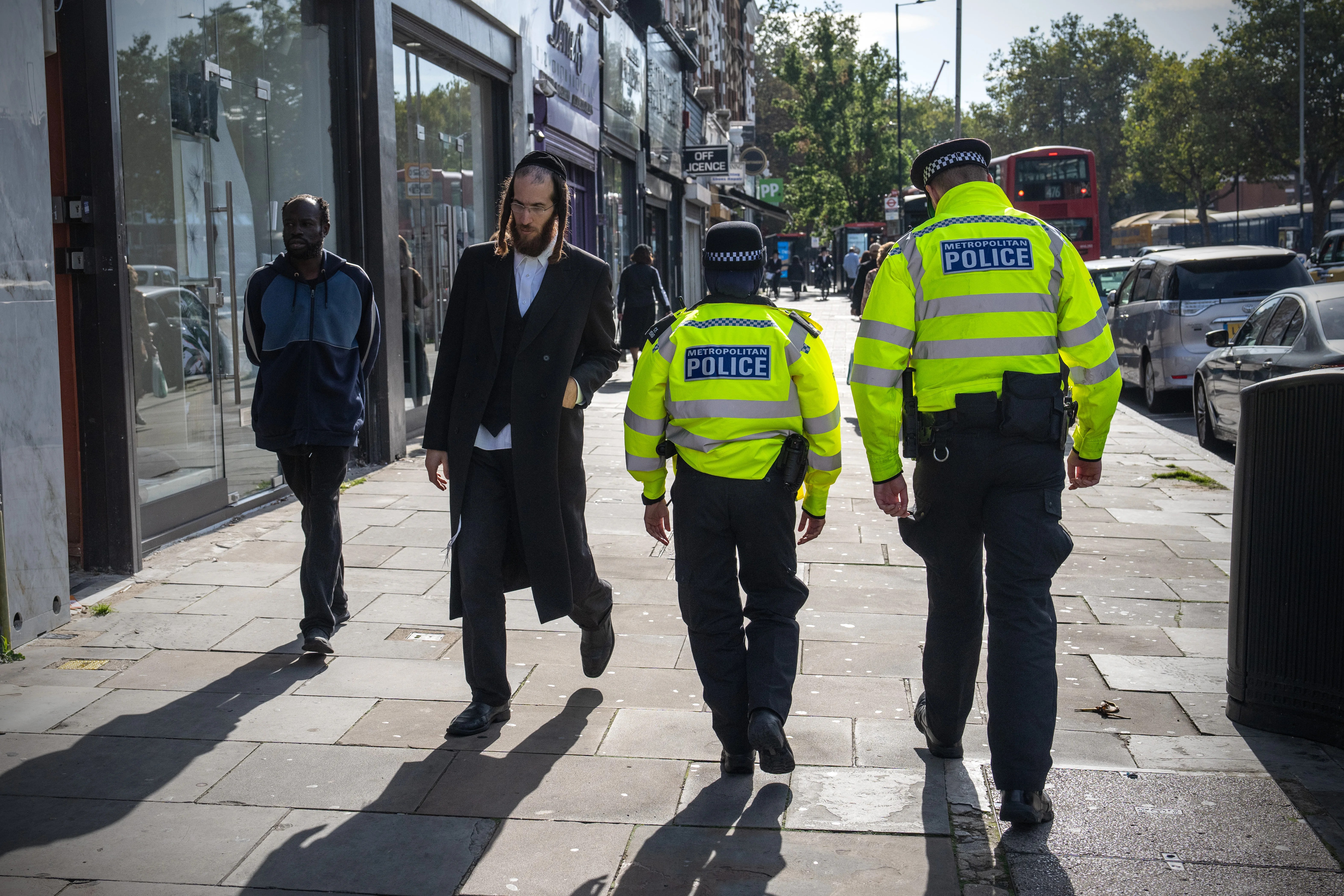 Police officers to patrol schools and synagogues in Jewish communities to curb antisemitic attacks