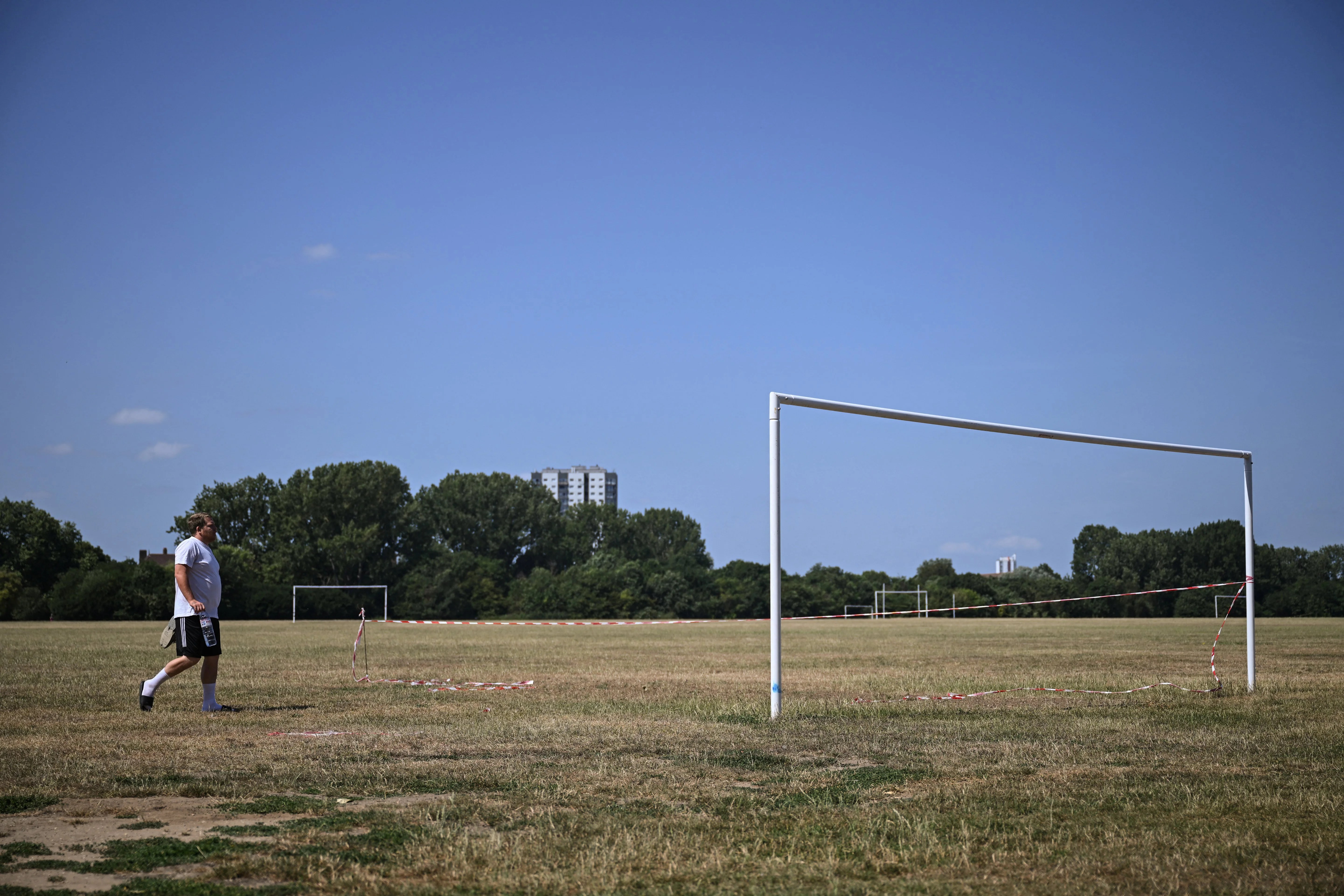 England's Longest Dry Spell: Heatwave, Drought, and Climate Concerns (2026)
