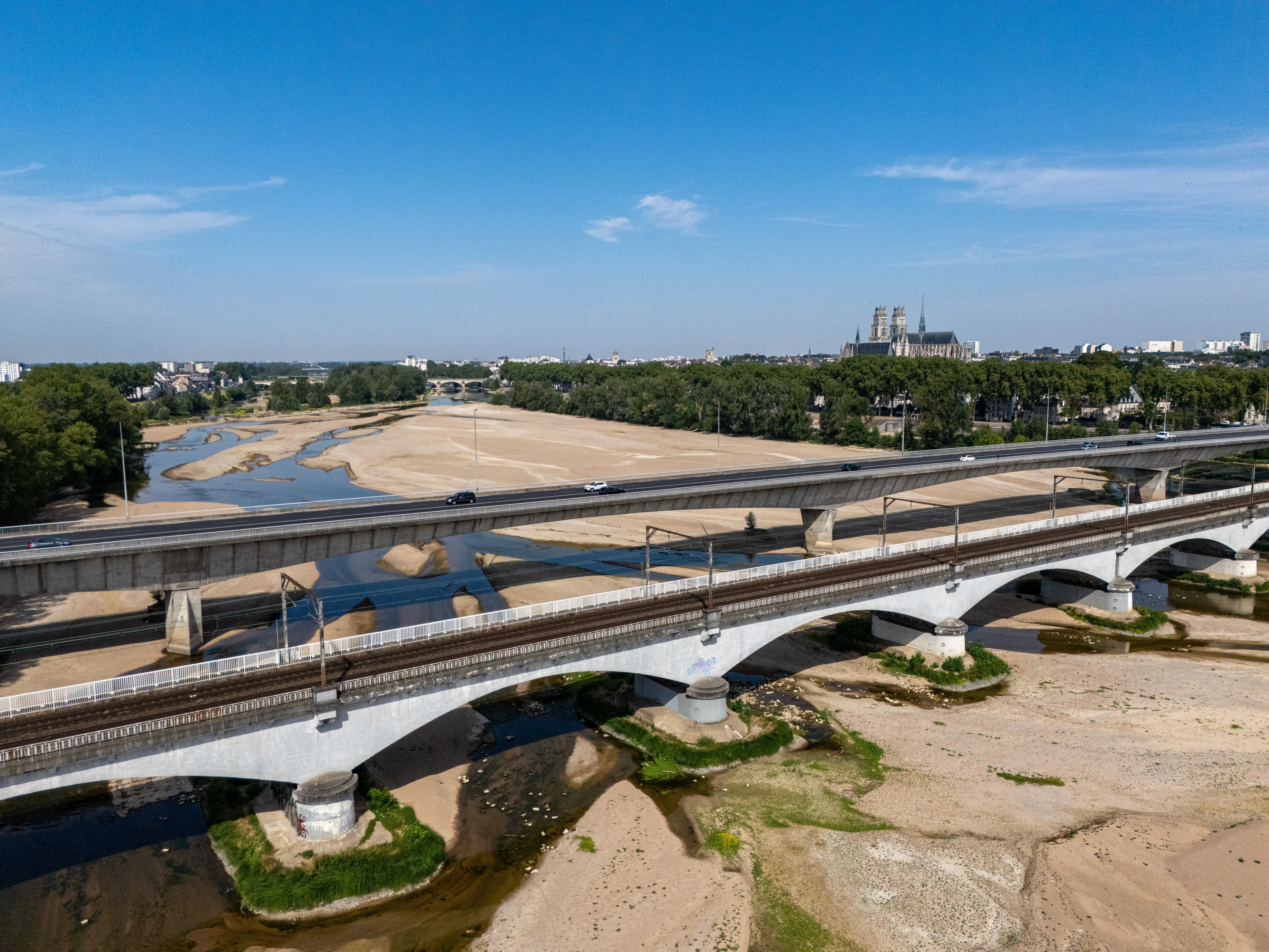 Droughts in France: How Will Your Summer Vacation Be Affected? (2026)