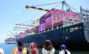 US government says judge overstepped by ordering universal tariff refunds