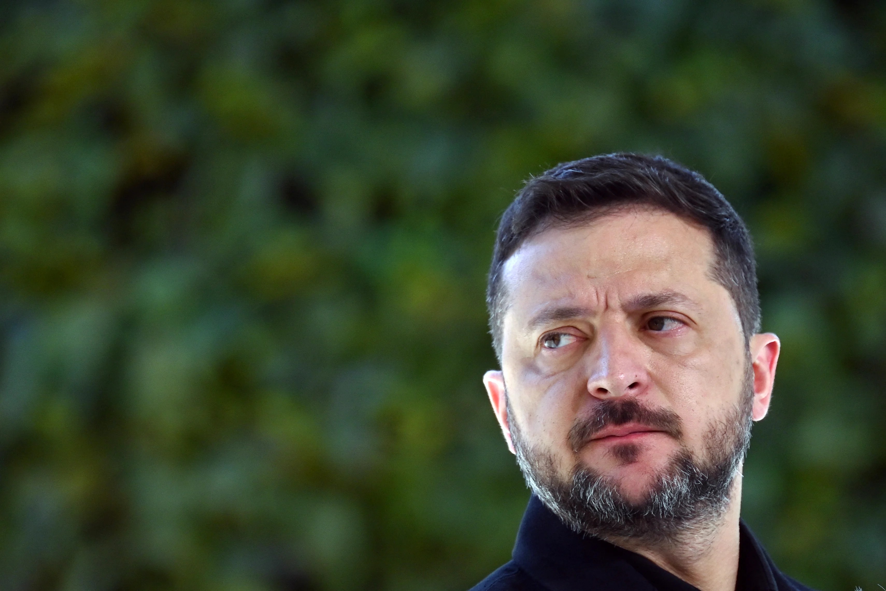 Ukraine-Russia Conflict: Zelensky's Warning on Russian Airspace Safety (2026)