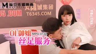 OL YujieΓÇÖs Silk Foot Service and Sexy Life Stories