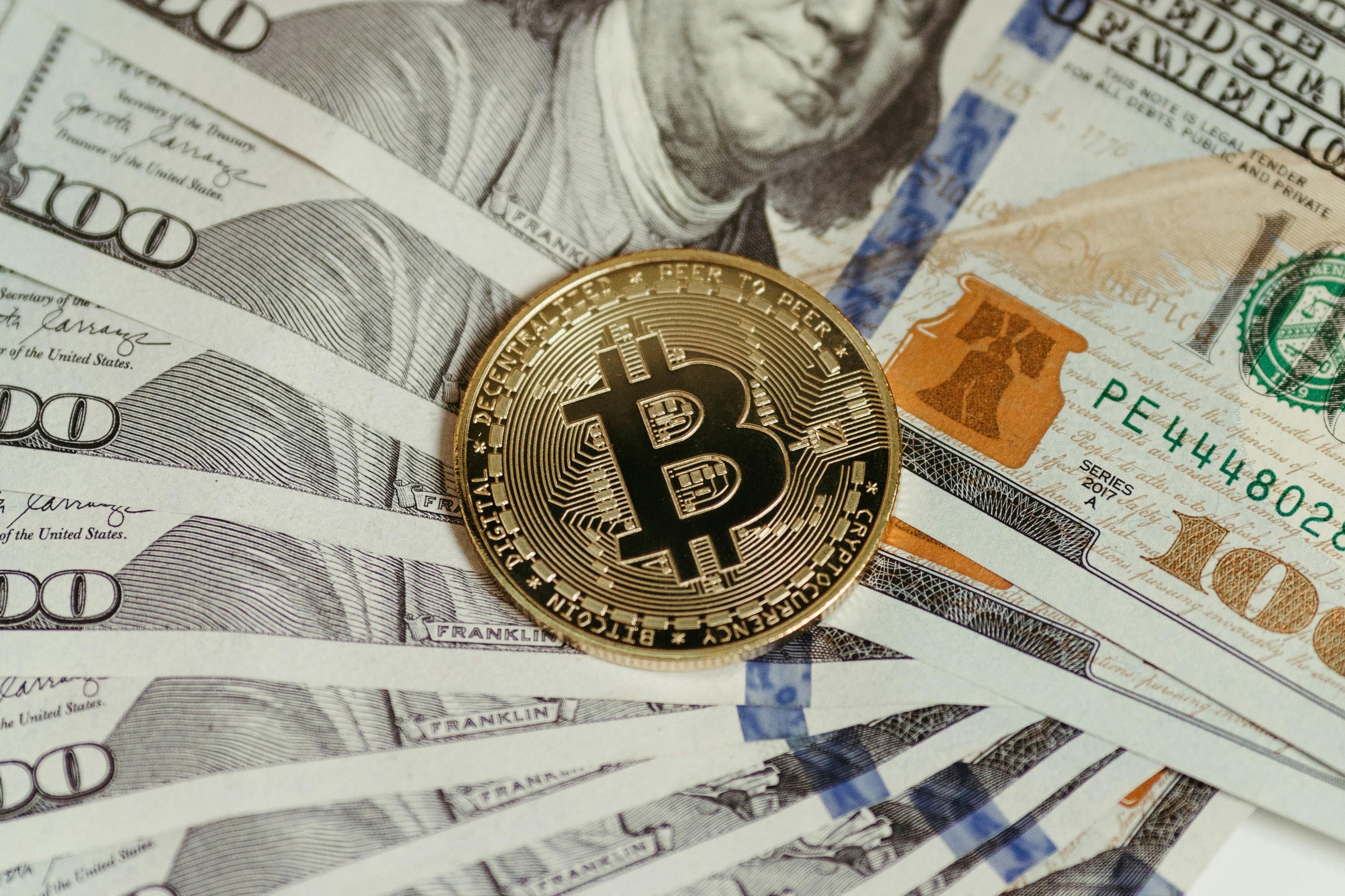 川普高爾夫球場綠地上，立有 LIV 聯賽的宣傳標誌。