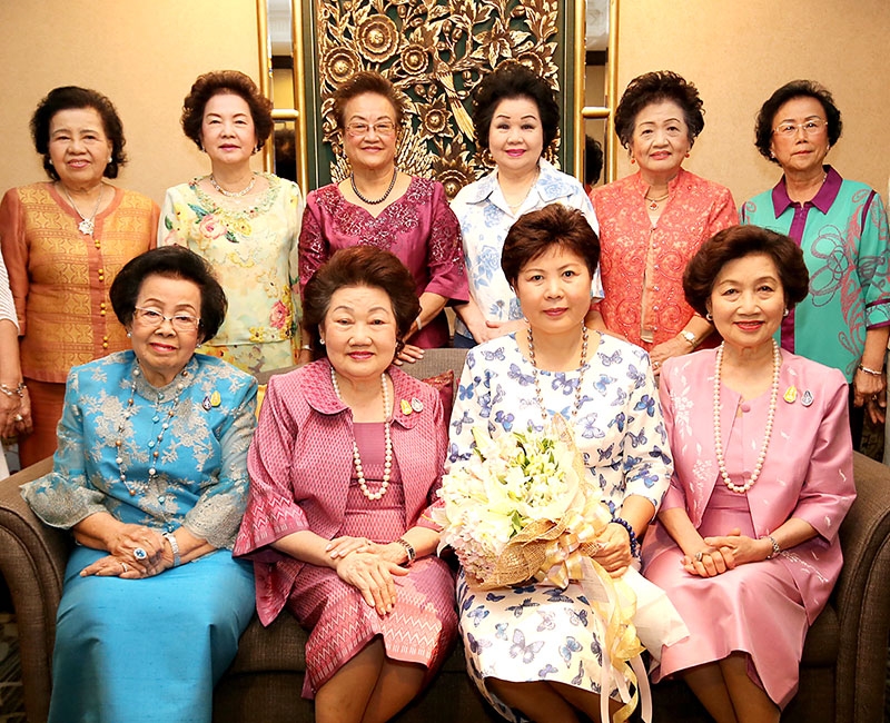 สตรีดีเด่น : รัตนา นรพัลลภ นายกสมาคมสตรีสัมพันธ์ สมัยที่ 29 เลี้ยงแสดงความยินดีแด่ มาดาม ชู ชิ่ง หลิง ภริยาเอกอัครราชทูตสาธารณรัฐประชาชนจีนประจำราชอาณาจักรไทย ในโอกาสที่ได้รับพระราชทานโล่เชิดชูเกียรติ เนื่องในวันสตรีไทย 2559 โดยมีคณะกรรมการสมาคมสตรีสัมพันธ์ อาทิ มุกดา เอื้อวัฒนะสกุล, ขจิตพรรณ ไทยเพ็ชร และ กรองทอง ภู่สมบุญ ร่วมแสดงความยินดี ที่โรงแรมเซ็นทาราแกรนด์ เซ็นทรัลพลาซา ลาดพร้าว กรุงเทพฯ