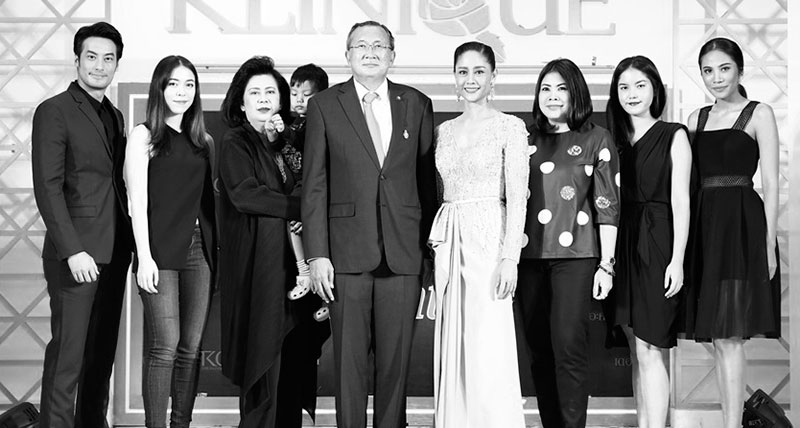 ฉลองความสำเร็จ : พล.ต.ม.จ.จุลเจิม ยุคล เป็นประธานในงาน “No.1 Celebration The Ulthera Lifting Winner in Asia-Pacific” ฉลองรางวัล The Winner of Golden Records Award 2016 ของ THE KLINIQUE พร้อมด้วย หม่อมอัญชลี ยุคล ณ อยุธยา,ม.ร.ว.แม้นนฤมาศ ยุคล โดยมี พิมพิศา จิราธิวัฒน์,ปัทมวดี เสนาณรงค์,โอบอุ้ม รสรินทร์ ชุมสาย ณ อยุธยา,สินจัย เปล่งพานิช และปกรณ์ ฉัตรบริรักษ์ ร่วมแสดงความยินดี ณ เซ็นทรัล เวสต์เกต