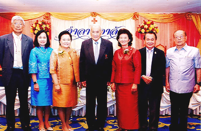 อำลา-อาลัย : แผน วรรณเมธี เลขาธิการสภากาชาดไทย เป็นประธานในพิธีเลี้ยงอำลา-อาลัย ให้แก่ ผู้เกษียณอายุของสภากาชาดไทย ประจำปี 2559 อาทิ พญ.จุฑาทิพย์ นิรุตติรักษ์, กาญจนี โอภาทิพากร โดยมี นพ.พินิจ กุลละวณิชย์, ประวิทย์ คล่องวัฒนกิจ, จำนง แสงมหาชัย และ นนทิยา แก้วเกตุ มาร่วมงาน ณ ห้องราชมณเฑียร โรงแรมมณเฑียร กรุงเทพฯ ถนนสุรวงศ์