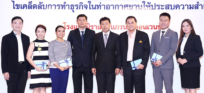 แบบอย่างความสำเร็จ : วิชัย บุญยู้ รองกก.ผอ.ใหญ่ ปฏิบัติงานแทน กก.ผอ.ใหญ่ บมจ.ท่าอากาศยานไทย เปิดอบรม เรื่อง “ไขเคล็ดลับการทำธุรกิจในท่าอากาศยานให้ประสบความสำเร็จ” โดยมี ดร.อัศวิน อิงคะกุล ประธานกรรมการบริหาร มิราเคิล กรุ๊ป, ชูทวีป วรดิลก ผู้จัดการทั่วไป บจก.ซีเลค เซอร์วิส พาร์ทเนอร์, จีรวัฒน์ 
ตั้งบวรพิเชฐ และ ถนิมนันท์ พรหมอินทร์ ผู้บริหาร บจก.เดอะมอลล์ กรุ๊ปร่วมงาน ที่โรงแรมมิราเคิล แกรนด์ คอนเวนชั่น