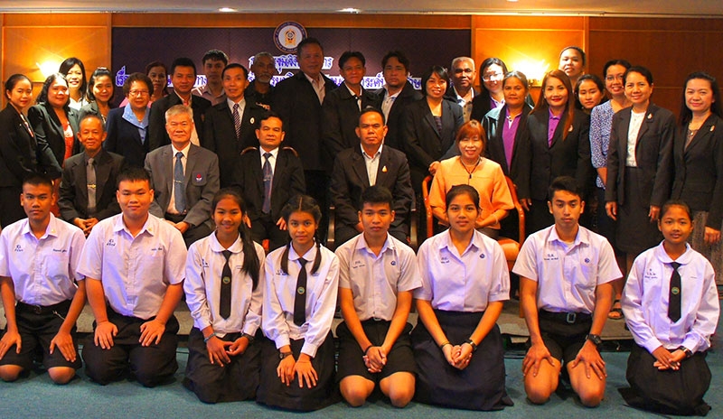 พัฒนาแผนการศึกษาแห่งชาติ : ดร.สมศักดิ์ ดลประสิทธิ์ รองเลขาธิการสภาการศึกษา เปิดการประชุม “การศึกษาแนวทางการเสริมสร้างธรรมาภิบาลในสถานศึกษาระดับการศึกษาขั้นพื้นฐาน” โดยมีผู้บริหารสถานศึกษาและผู้แทนชุมชนทั้งในเขตกรุงเทพฯ และจังหวัดต่างๆ ร่วมประชุม ที่โรงแรมรอยัลริเวอร์