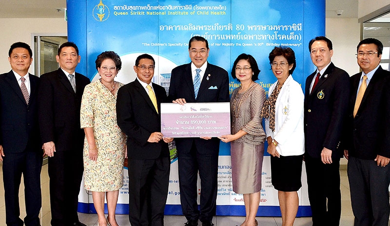 ทางพิเศษเชื่อมสุข : ศ.ดร.สุรเกียรติ์ เสถียรไทย ปธ.กก.โครงการเฉลิมพระเกียรติ 84 พรรษามหาราชินี สถาบันสุขภาพเด็กแห่งชาติฯ รับมอบเงิน 890,000 บาท จาก ณรงค์ เขียดเดช ผู้ว่าการการทางพิเศษแห่งประเทศไทย และ พเยาว์ มริตตนะพร กก.ผจก.บมจ.ทางด่วนและรถไฟฟ้ากรุงเทพ ร่วมสนับสนุนโครงการ